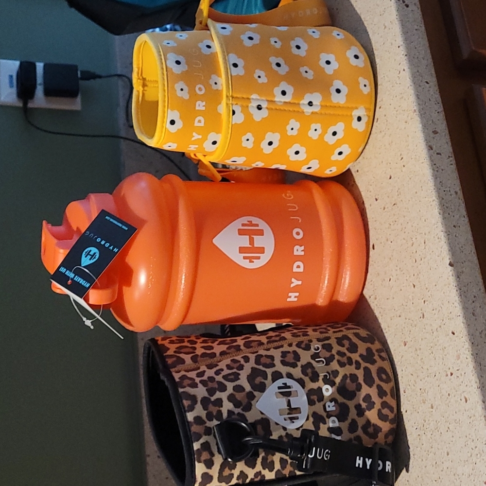 Hydrojug with 2 sleeves